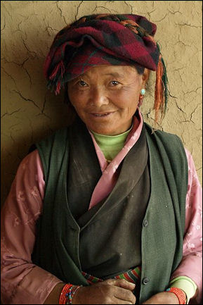20111103-Wiki com  TibetanFarmerLady.jpg